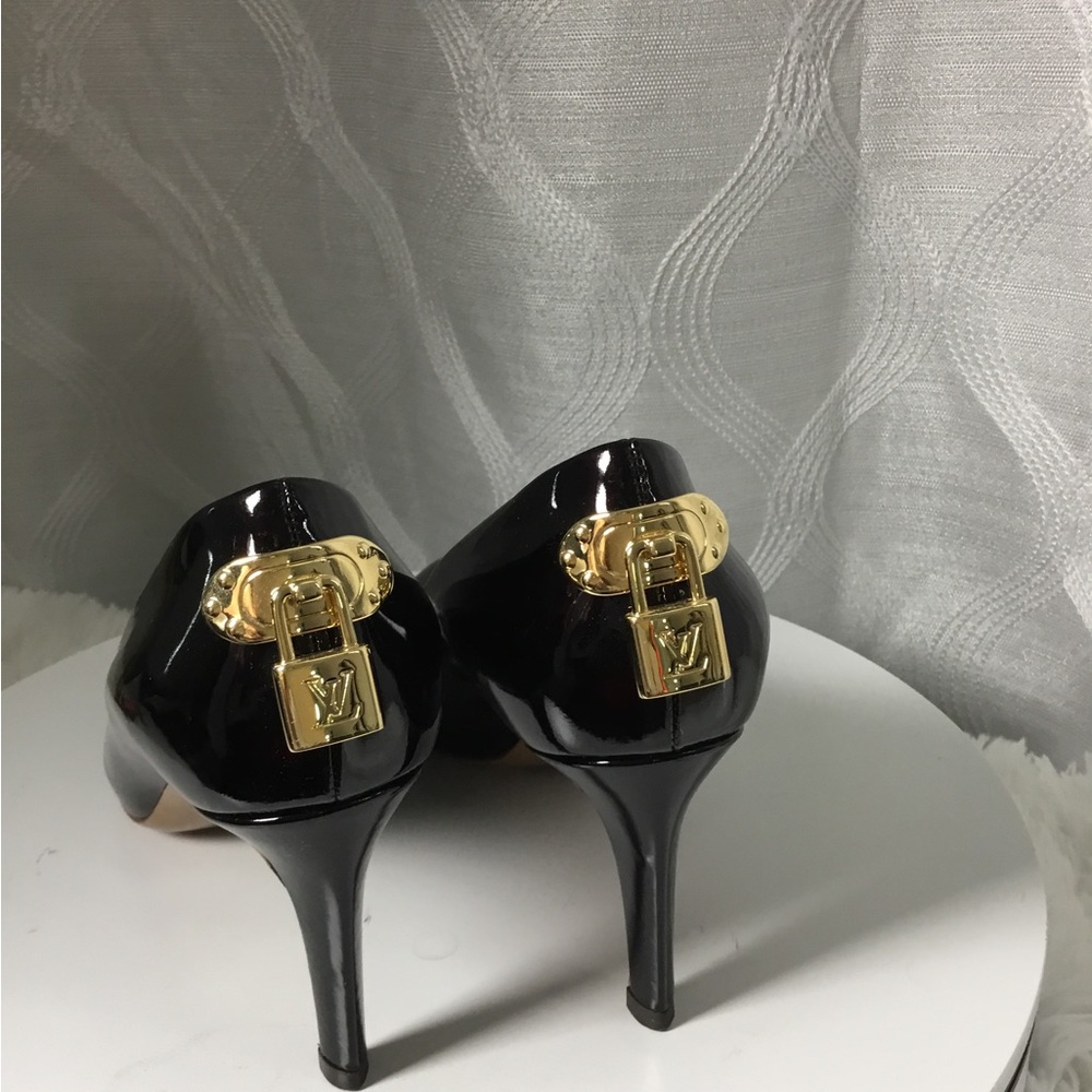 Louis Vuitton Black Patent Pointed Toe Pumps - Picture 8 of 11